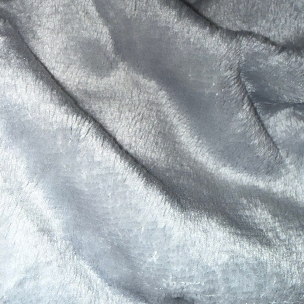 Luxurious Gray Plush Baby Blanket New w/o Tags